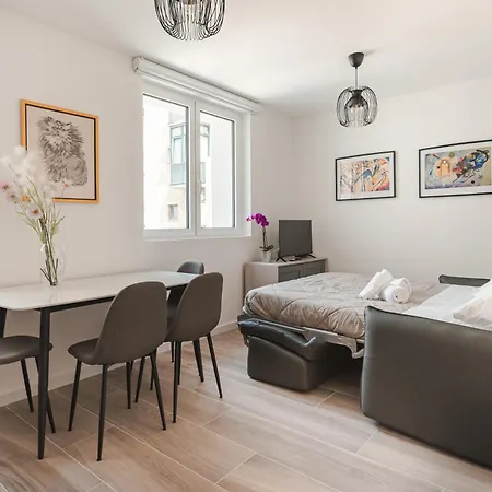 Hurban Anastasio 12 Park Apartment *