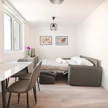 Hurban Anastasio 12 Park * Triest