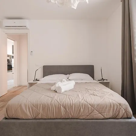 Hurban Anastasio 12 Park Apartment *